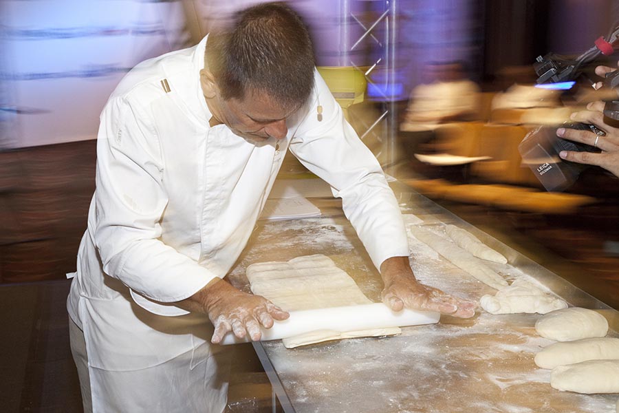 El maestro panadero en acción