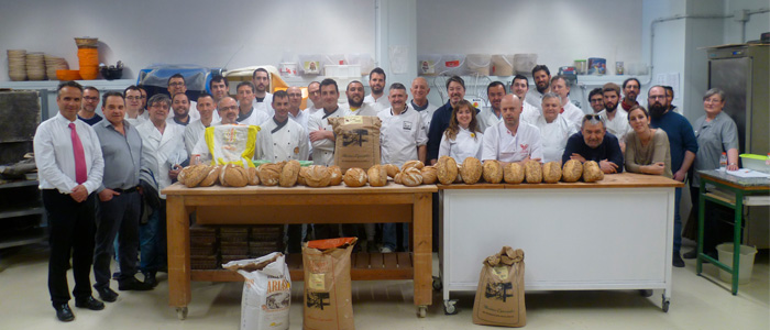 Más de 30 panaderos asisten a la demostración de Florindo Fierro en Lleida