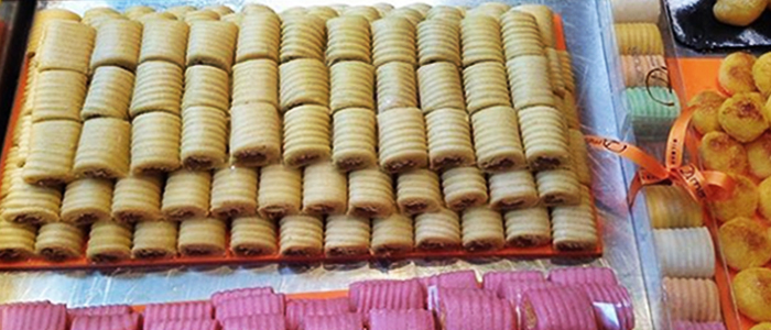 Los pasteleros vizcaínos preparan ocho toneladas de buñuelos y huesos de Santo