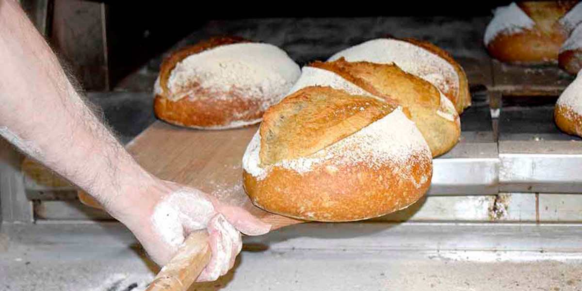 Pan saliendo del horno