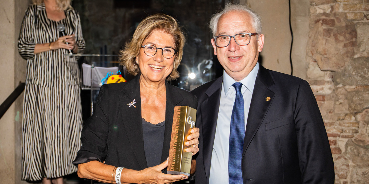 Mercè Canal de Mervier Canal con el Premio a la trayectoria profesional