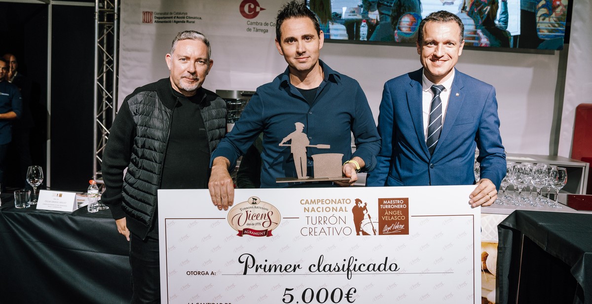 Marcos Díaz recibe el premio de Mejor Turrón Creativo de España