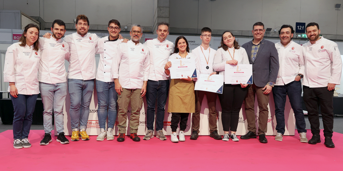 Participantes y jurado del Campeonato de Estudiantes de Pastelería