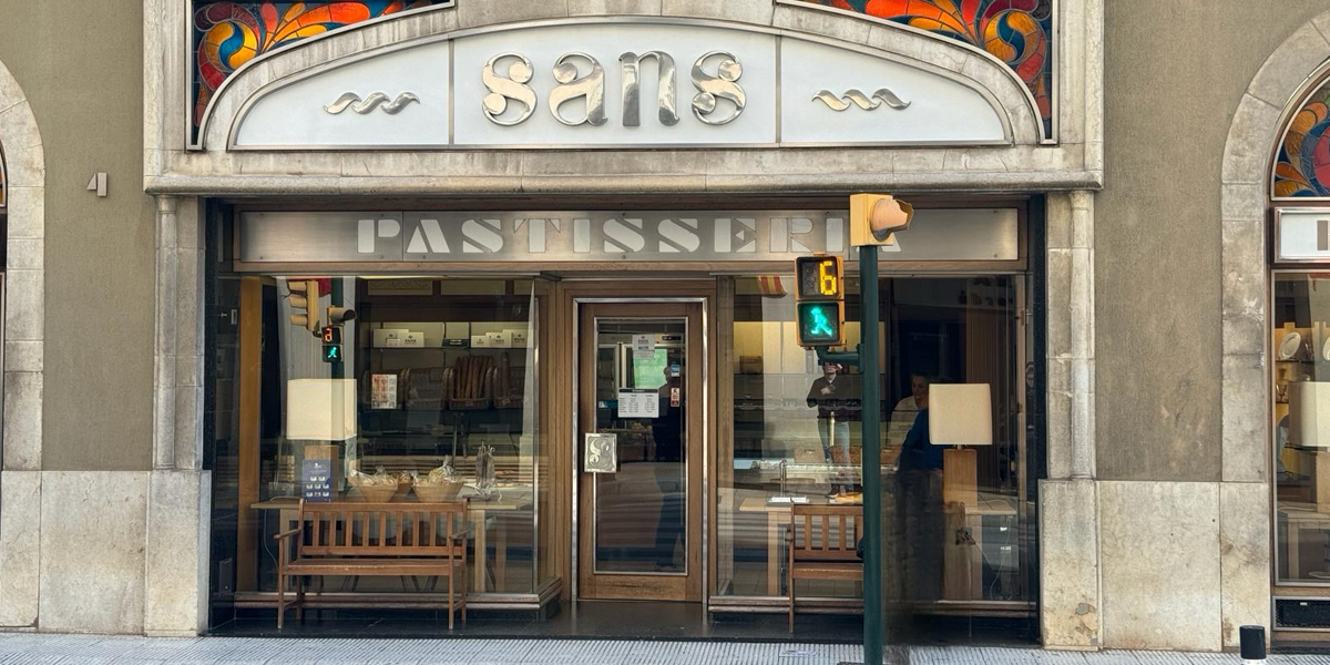 Exterior de la pastelería Sans