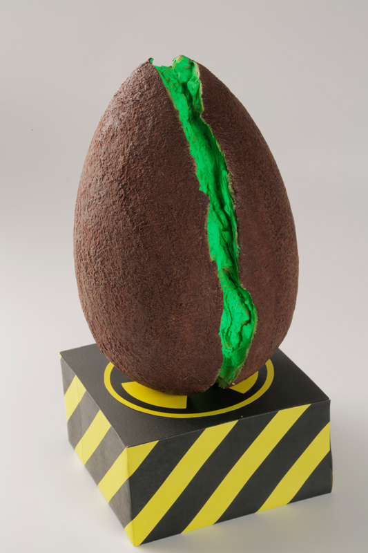 Erupción: huevo fluorescente de Alberto Barrero