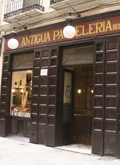 La centenaria Antigua Pastelería El Pozo lanza un servicio de delivery y take away